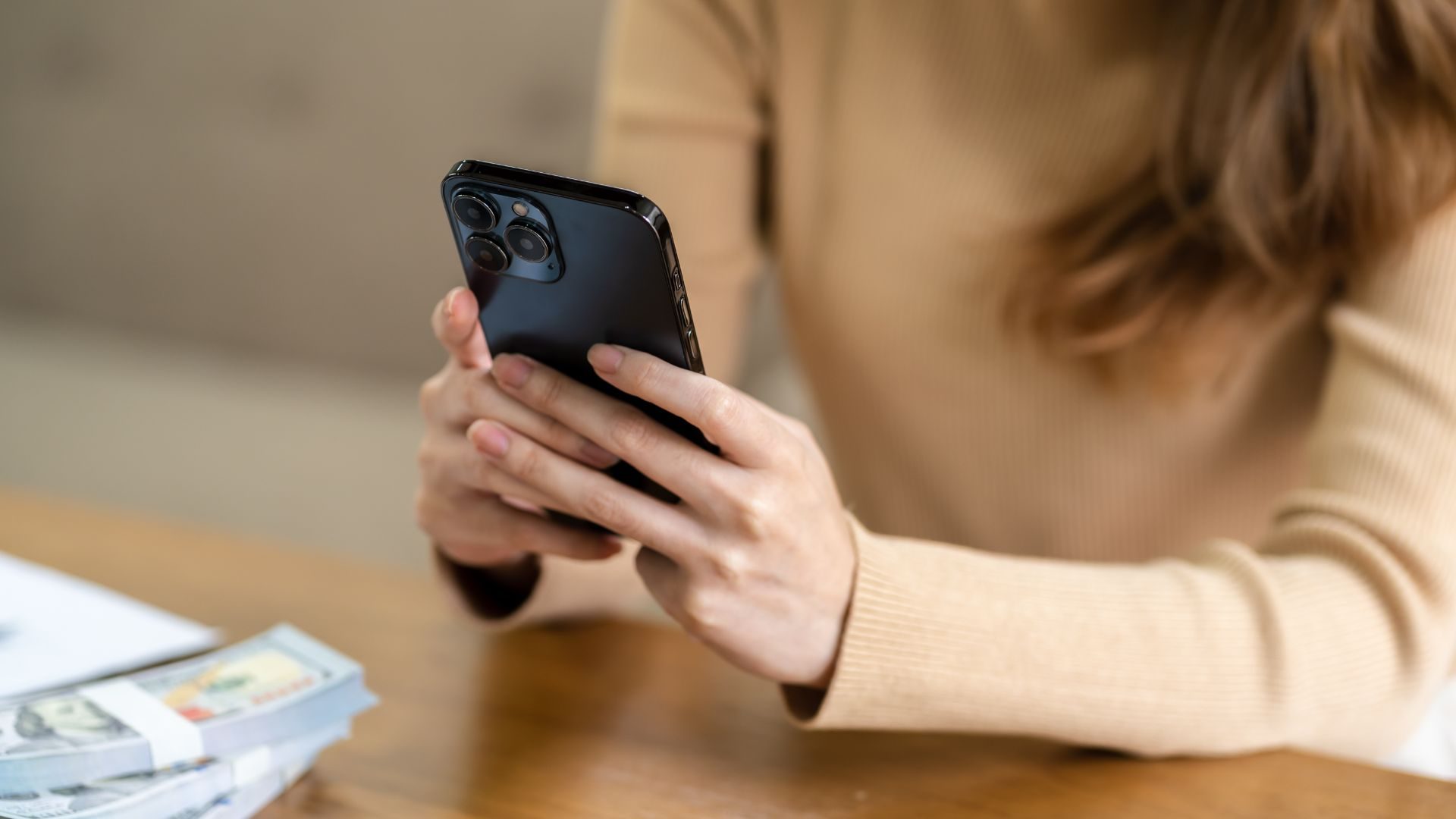 Cobrança indevida por operadora de celular: como processar?